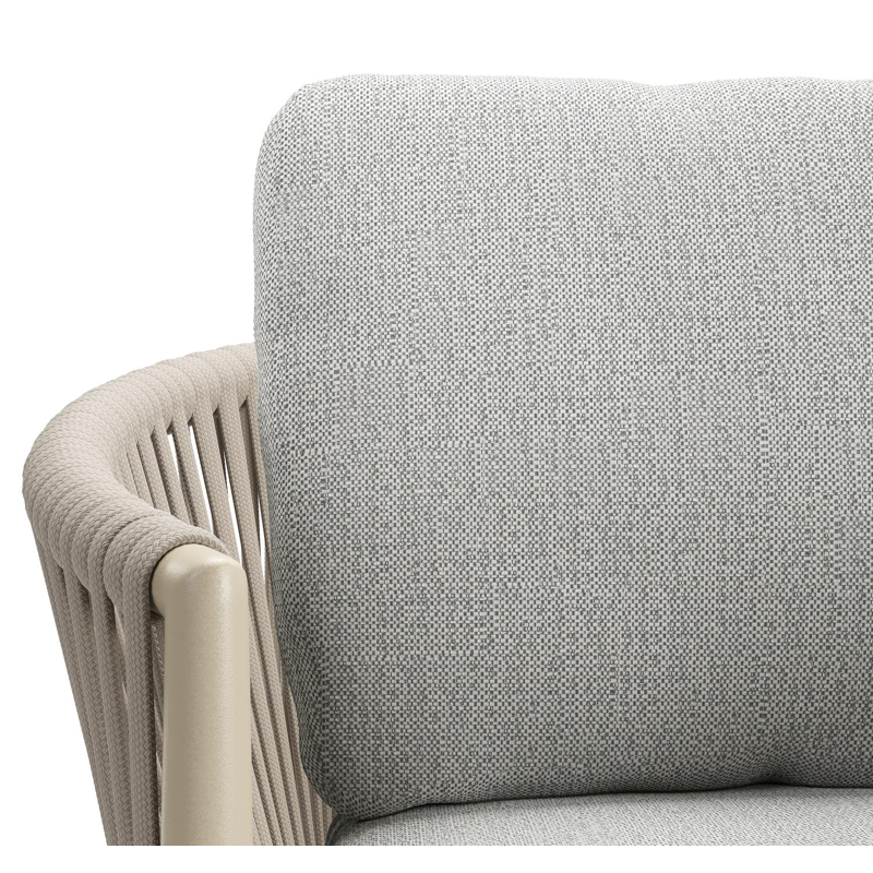 Organo tuinstoel in beige aluminium en beige verticaal geweven luxe vlakke rope met zitkussen in All Weather Sunbrella® Luxe Savane Nimbus