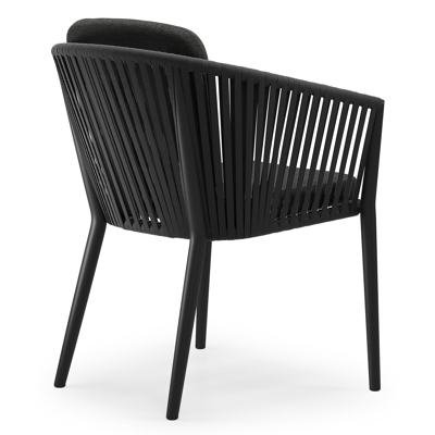 Orso tuinstoel in zwart aluminium en zwart verticaal geweven vlakke rope met kussen in chartres sooty all weather sunbrella® luxe