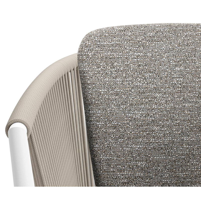 Chaise de jardin Orso en aluminium blanc et corde ronde tissée verticalement beige avec coussin en All Weather Sunbrella® Luxe Tundra Pepper