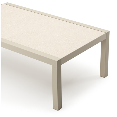 Alcudia loungetafel in beige aluminium en sintered stone beige - L 120 x B 70 cm