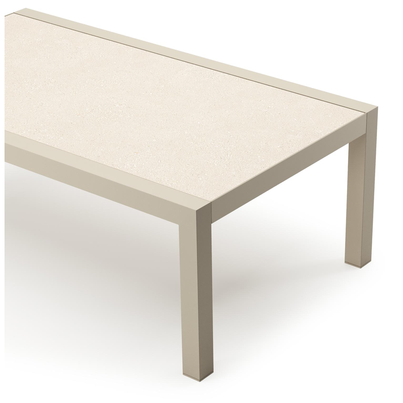 Alcudia loungetafel in beige aluminium en sintered stone beige - L 120 x B 70 cm