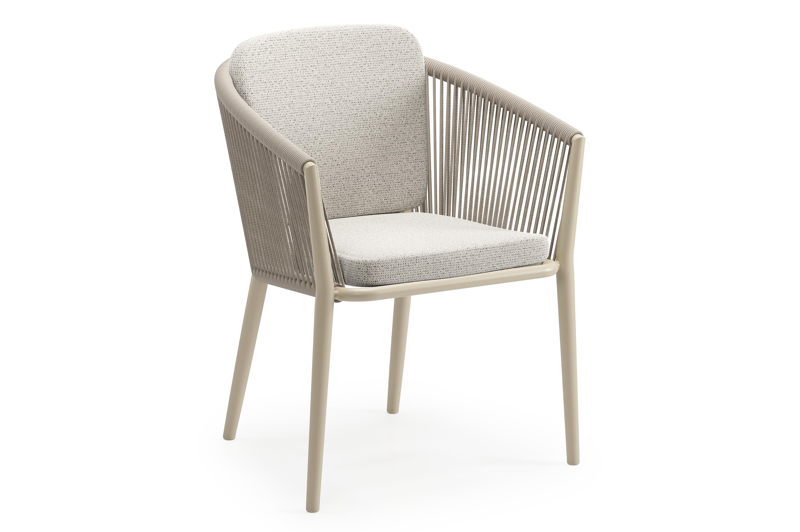 Orso tuinstoel in beige aluminium en beige verticaal geweven ronde rope met zitkussen in All Weather Solica Firenze Natural