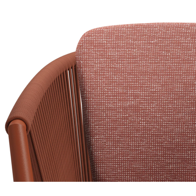 Orso tuinstoel in roestbruin aluminium en roestbruin verticaal geweven ronde rope met zitkussen in All Weather Sunbrella® Luxe Slow Alezan