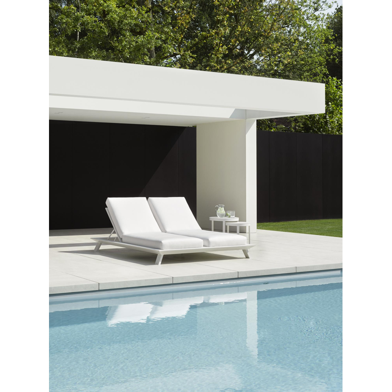 Cesano verstelbaar dubbel ligbed in wit aluminium met natte white all weather sunbrella® luxe kussens