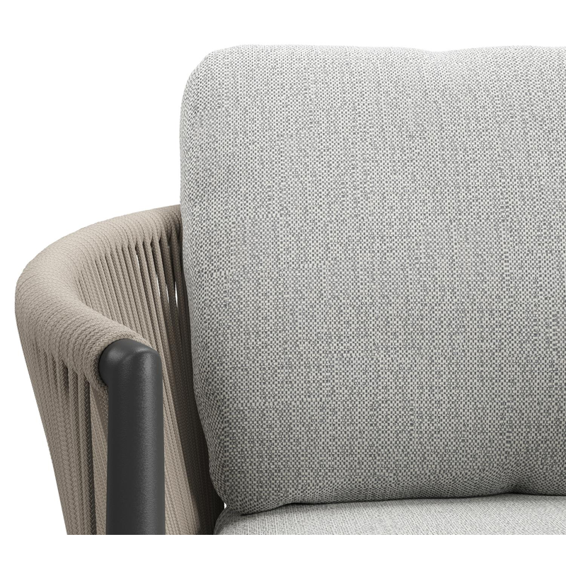 Organo tuinstoel in zwart aluminium en zwart verticaal geweven ronde rope met stoelkussen in All Weather Sunbrella® Luxe Savane Nimbus