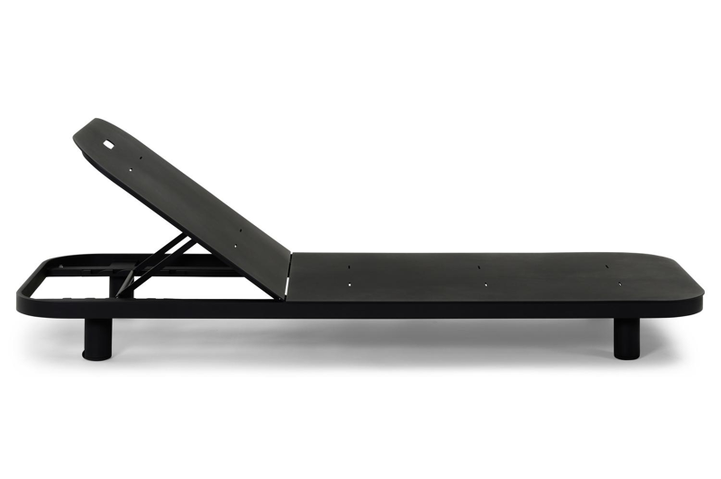 Donato verstelbaar ligbed in zwart aluminium met marbella beige all weather cosytica kussen