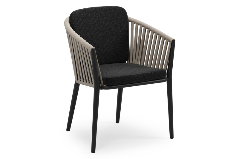 Orso stapelbare tuinstoel in zwart aluminium en beige verticaal geweven luxe vlakke brede rope met stoelkussen in All Weather Sunbrella® Luxe Lopi Baribal