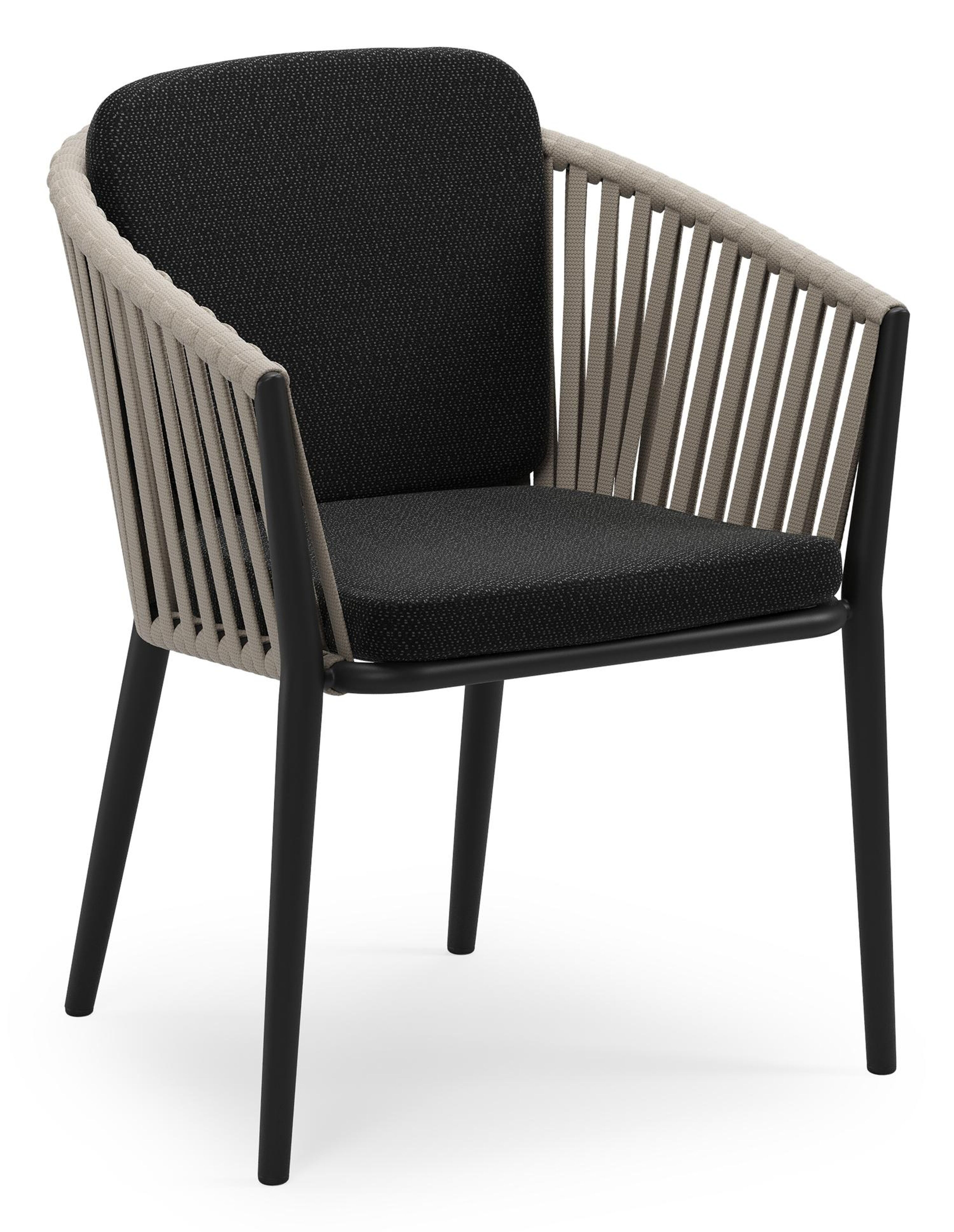 Orso stapelbare tuinstoel in zwart aluminium en beige verticaal geweven luxe vlakke brede rope met stoelkussen in All Weather Sunbrella® Luxe Lopi Baribal