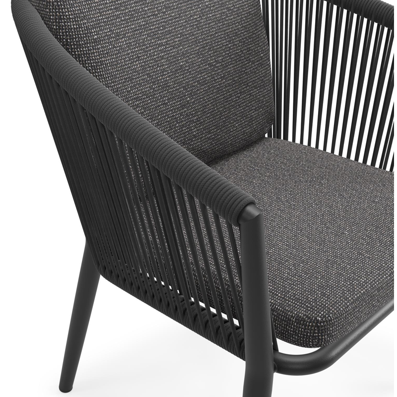 Orso tuinstoel in zwart aluminium en zwart verticaal geweven ronde rope met luxe zitkussen in All Weather Solica Firenze Tunder