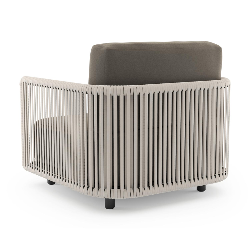 Fauteuil de jardin Organo en aluminium noir et corde luxe plate tissée verticalement beige et coussin en all weather Sunbrella® luxe natte carbon beige