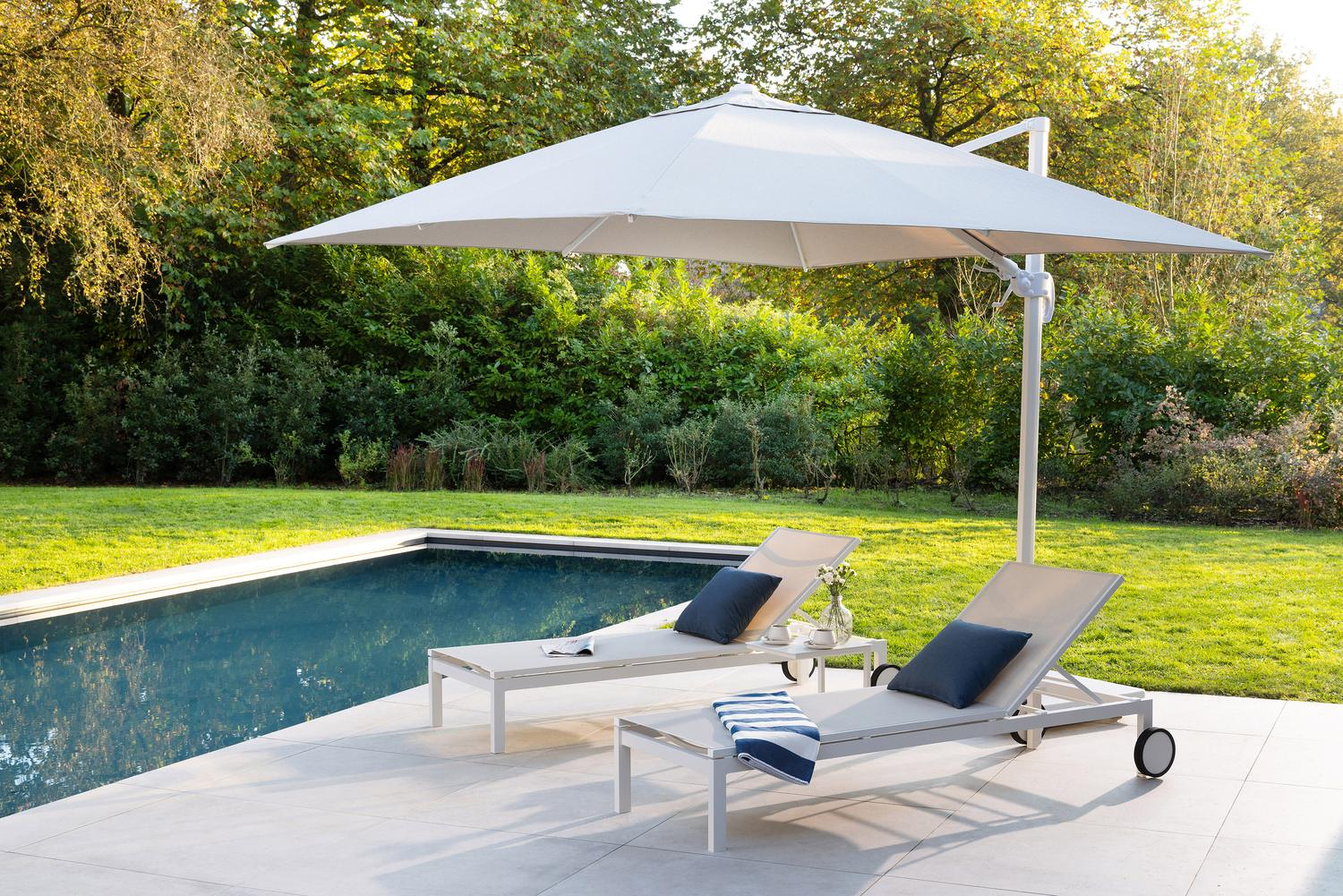 Chaise longue réglable Caravelle en aluminium blanc et textilène simple beige