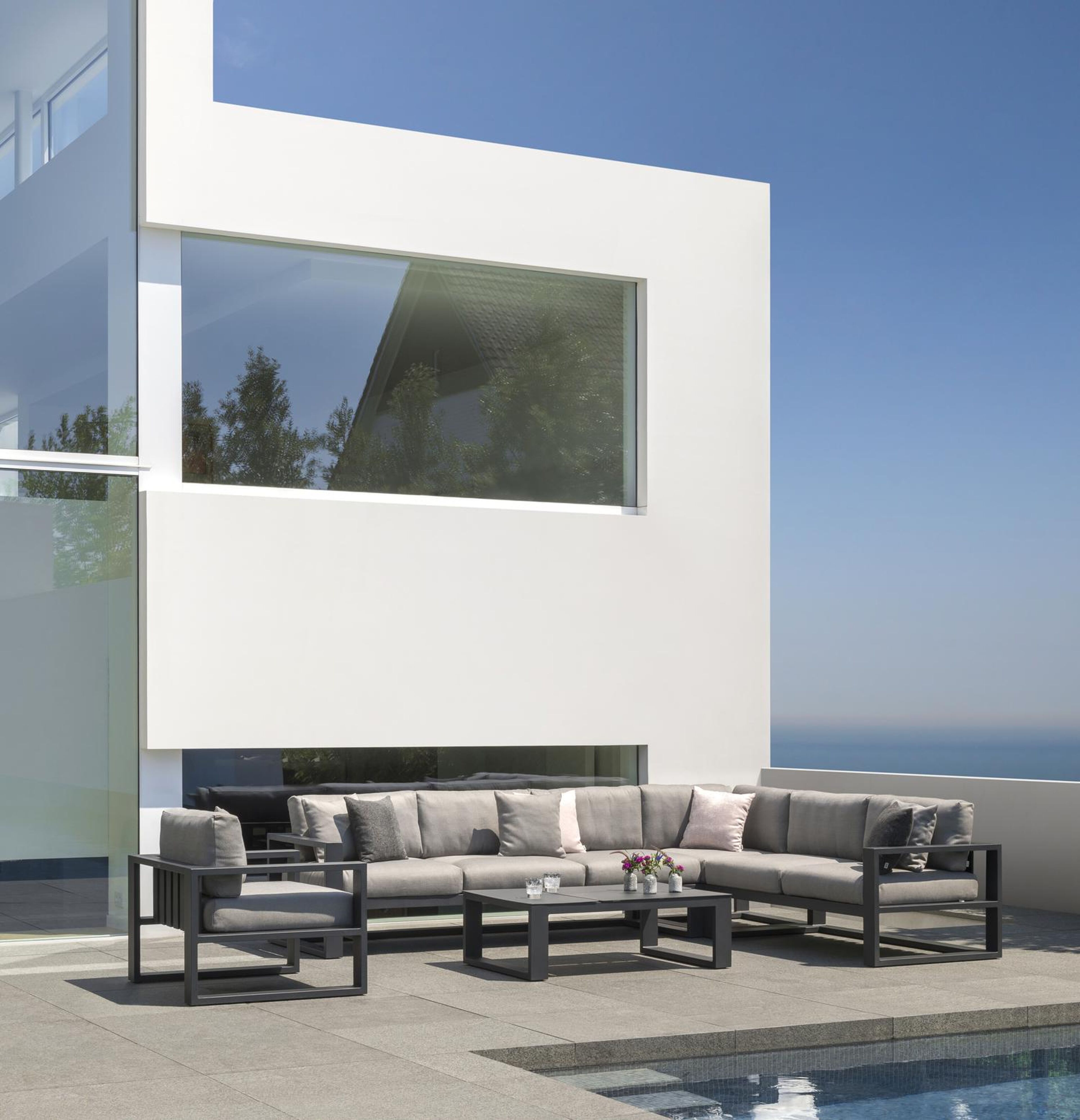 Table basse Verato en aluminium noir - Lg 120 x larg. 80 x H 39,5 cm