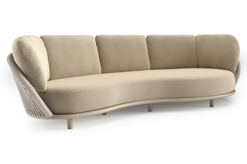 Lupino loungebank in beige aluminium en beige verticaal geweven luxe vlakke brede rope met althea camel all weather cosytica kussen