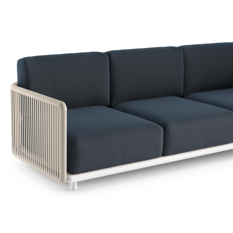 Organo loungehoek in wit aluminium en beige verticaal geweven luxe vlakke rope met heritage indigo all weather Sunbrella® luxe kussen