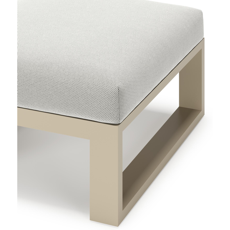 Verato poef in beige aluminium met lopi ash all weather sunbrella® luxe kussen