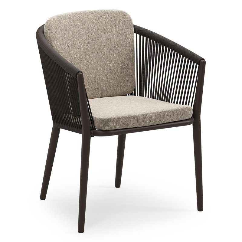 Orso stapelbare tuinstoel in donkerbruin aluminium en donkerbruin verticaal geweven ronde rope met stoelkussen in All Weather Sunbrella® Luxe Chartres Pewter