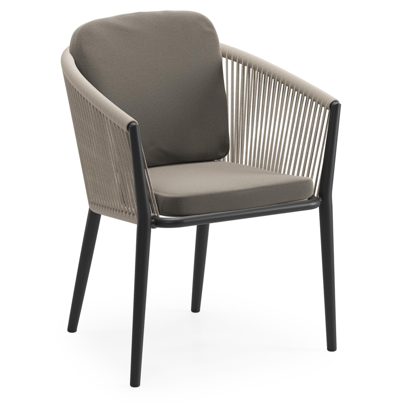 Orso tuinstoel in zwart aluminium en beige verticaal geweven ronde rope met luxe zitkussen in All Weather Sunbrella® Luxe Natte Carbon Beige