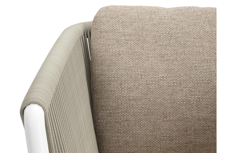 Gerona tuinstoel in wit aluminium en beige verticaal geweven ronde rope met kussen in Rustic Weather+ Softtouch