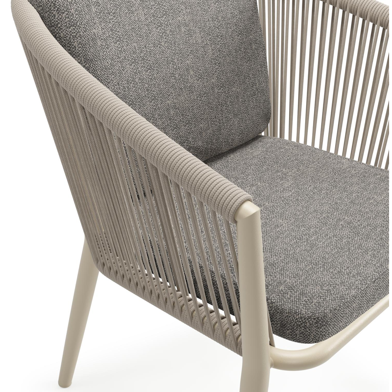 Orso tuinstoel in beige aluminium en beige verticaal geweven ronde rope met luxe zitkussen in All Weather Sunbrella® Luxe Chartres Drizzle