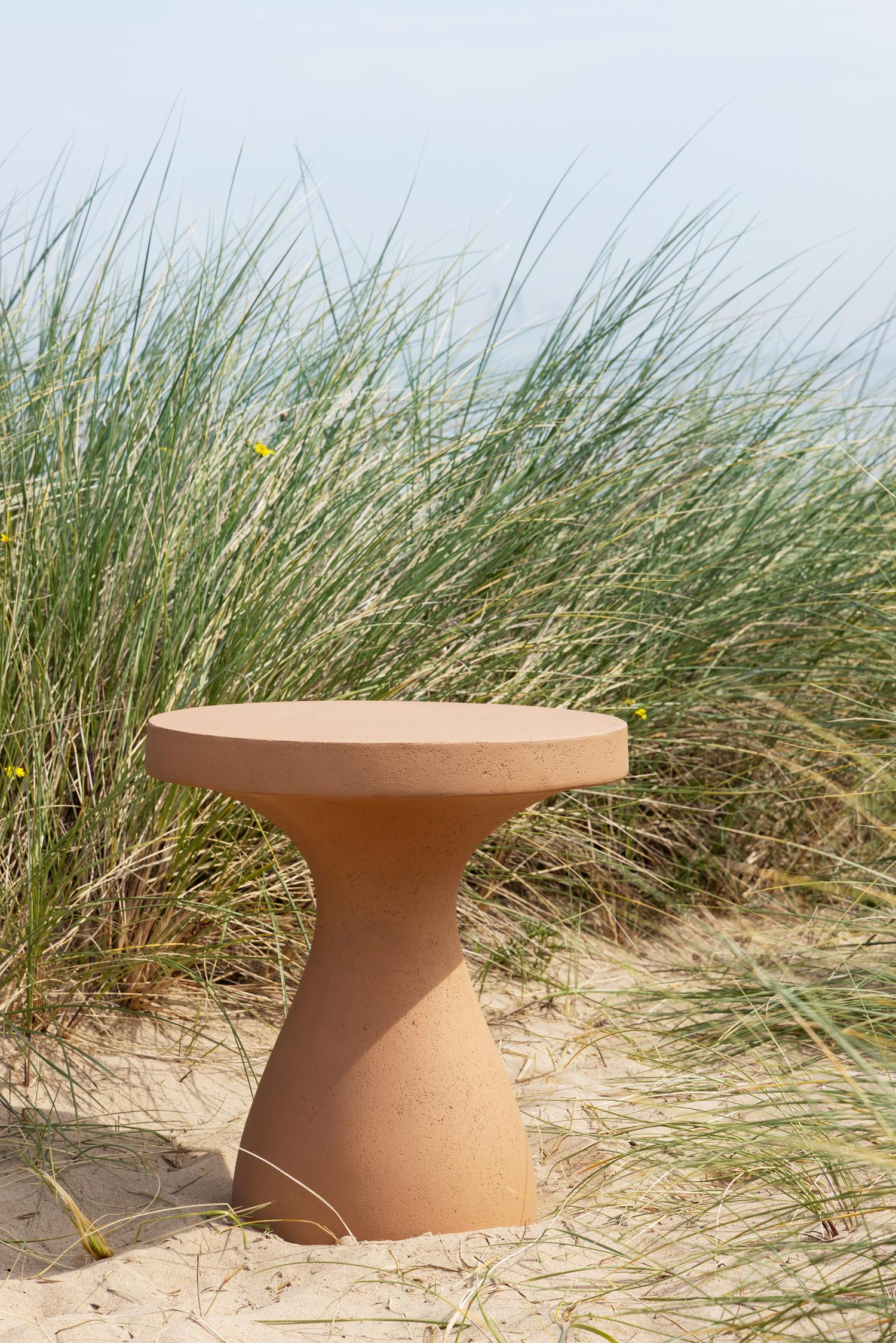 Table d'appoint Lomo en béton brun rouille brun rouille - Diam. 50 x Haut. 54 cm