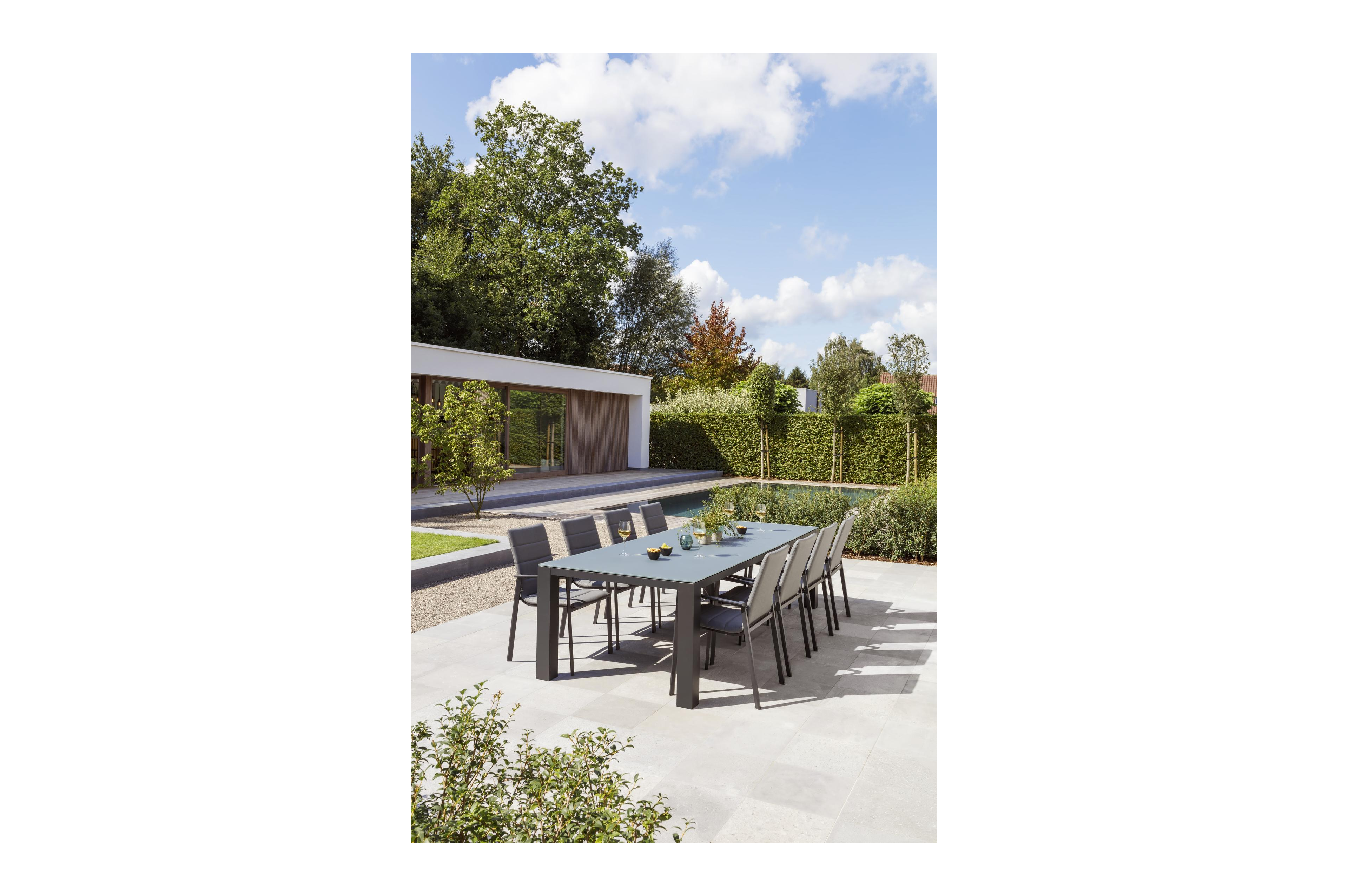 Cirello stapelbare tuinstoel in zwart aluminium en grijs luxe comfort textilene