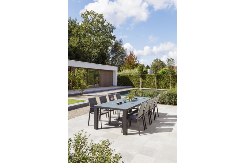 Cirello stapelbare tuinstoel in zwart aluminium en grijs luxe comfort textilene