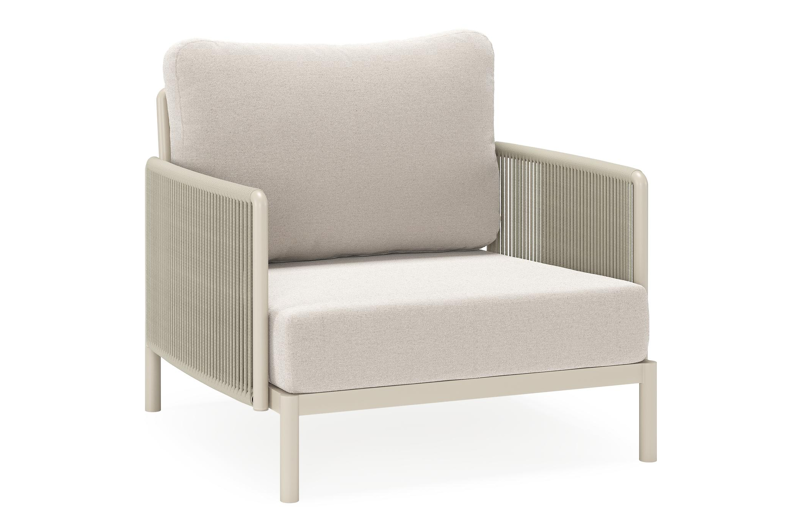 Amarante loungestoel in beige aluminium en beige verticaal geweven ronde rope met beige weather+ softtouch kussen