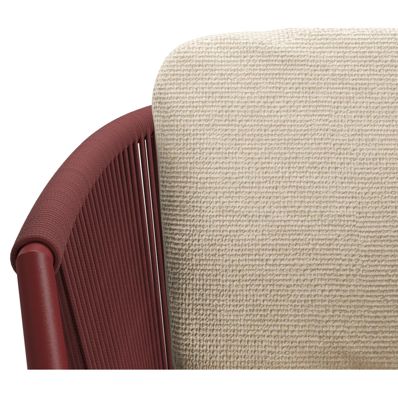 Orso tuinstoel in ruby aluminium en ruby verticaal geweven ronde rope met luxe zitkussen in All Weather Cosytica Althea Chalk