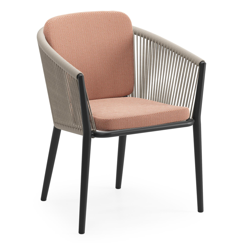Orso tuinstoel in zwart aluminium en beige verticaal geweven ronde rope met zitkussen in All Weather Sunbrella® Luxe Lopi Fawn