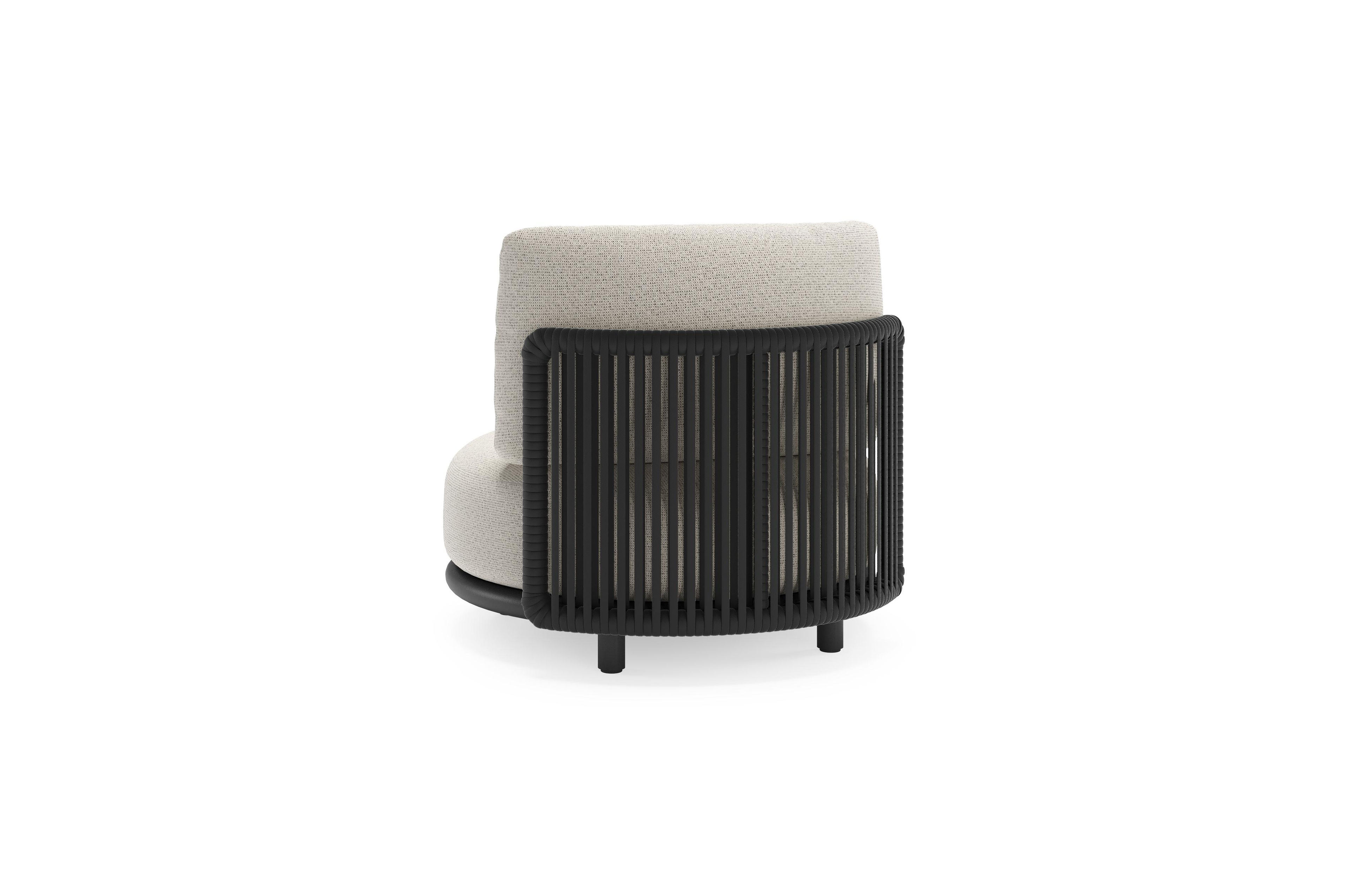 Fauteuil de jardin Lomano en aluminium noir et corde luxe plate tissée verticalement beige et coussins en all weather solica firenze natural