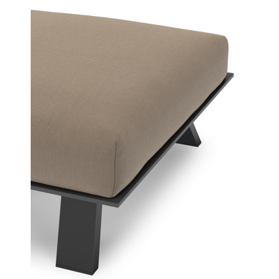 Cesano poef in zwart aluminium met natte heather grey all weather Sunbrella® luxe kussen