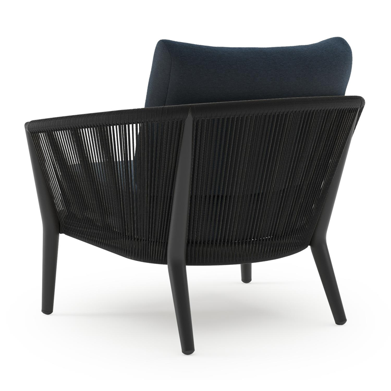 Fauteuil de jardin Orso en aluminium noir en corde ronde tissée verticalement noir et coussins en all weather sunbrella® luxe Heritage Indigo