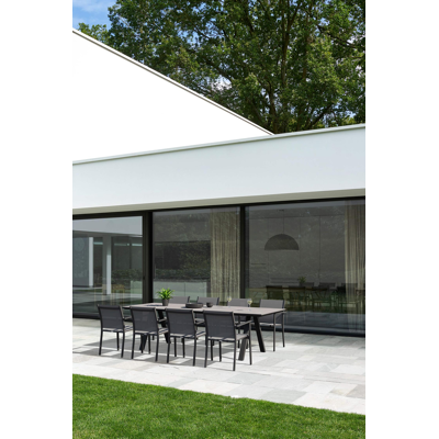 Puglia tuinset in zwart aluminium en grijs volkeramiek tafelblad met 8 stapelbare Bareto tuinstoelen