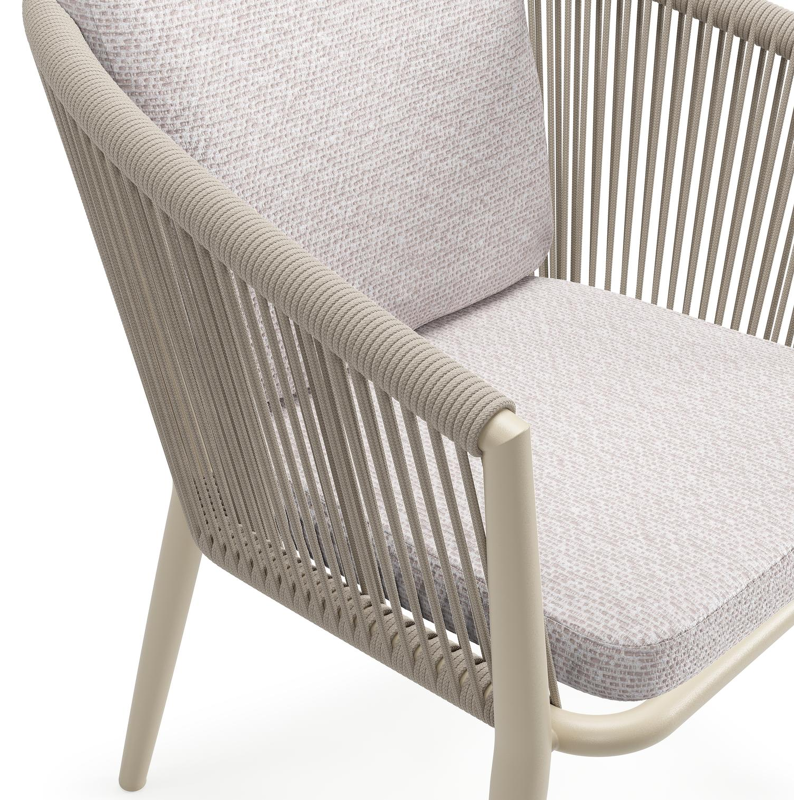 Orso tuinstoel in beige aluminium en beige verticaal geweven ronde rope met luxe zitkussen in All Weather Sunbrella® Luxe Wander Gobi