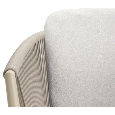 Orso tuinstoel in beige aluminium en beige verticaal geweven ronde rope met luxe zitkussen in All Weather Solica Soul Optik