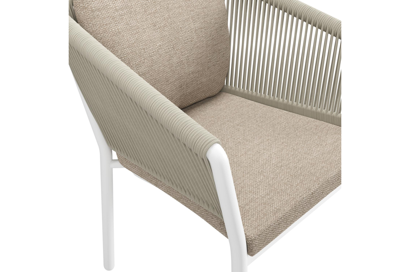 Gerona tuinstoel in wit aluminium en beige verticaal geweven ronde rope met kussen in Rustic Weather+ Softtouch