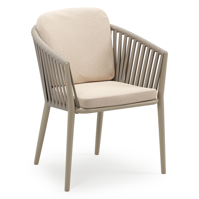 Orso stapelbare tuinstoel in beige aluminium en beige verticaal geweven luxe vlakke brede rope met stoelkussen in All Weather Sunbrella® Luxe Heritage Papyrus