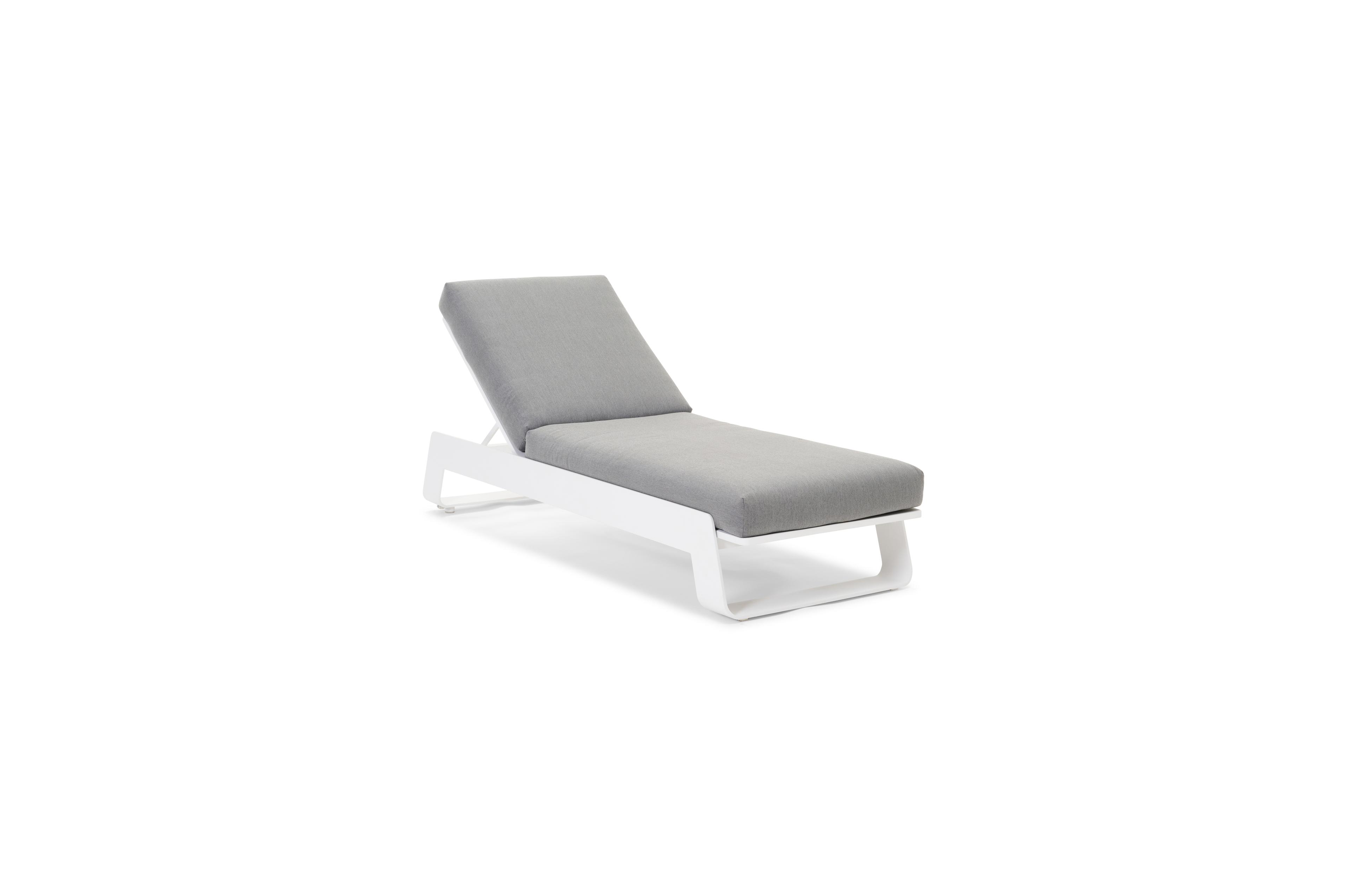 Atessa verstelbaar ligbed in wit aluminium met natte charcoal chine all weather sunbrella® luxe kussen