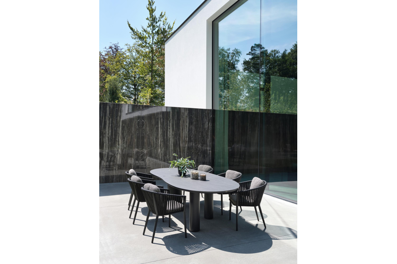 Organo tuintafel organisch in zwart aluminium en volkeramiek basalt zwart L 280 x B 120 x H 74 cm x H 74 cm