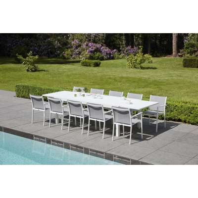 Calobra verlengbare tuintafel in wit aluminium en glas wit - L 220/330 x B 107 x H 75 cm