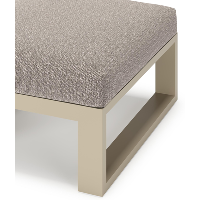 Verato poef in beige aluminium met wander granite all weather sunbrella® luxe kussen