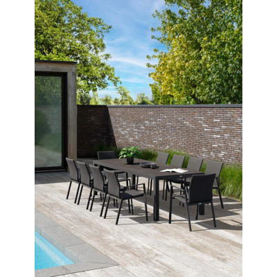 Ensemble de jardin Varese en aluminium noir avec plateau de table en céramique pleine noir et 10 chaises de jardin empilables Madura