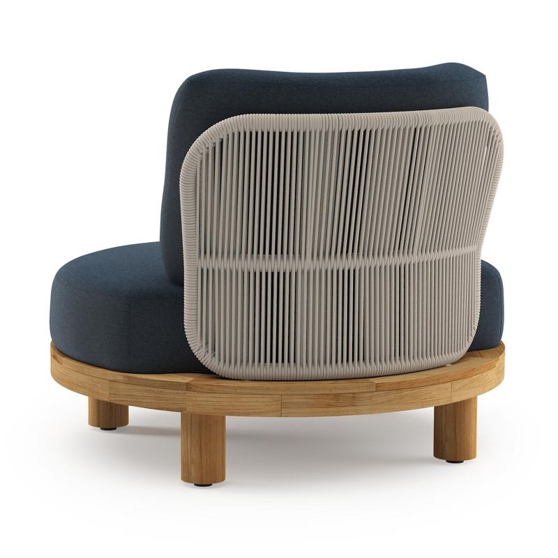 Donato loungestoel in teak en beige verticaal geweven ronde rope met all weather sunbrella® luxe Heritage Indigo kussen