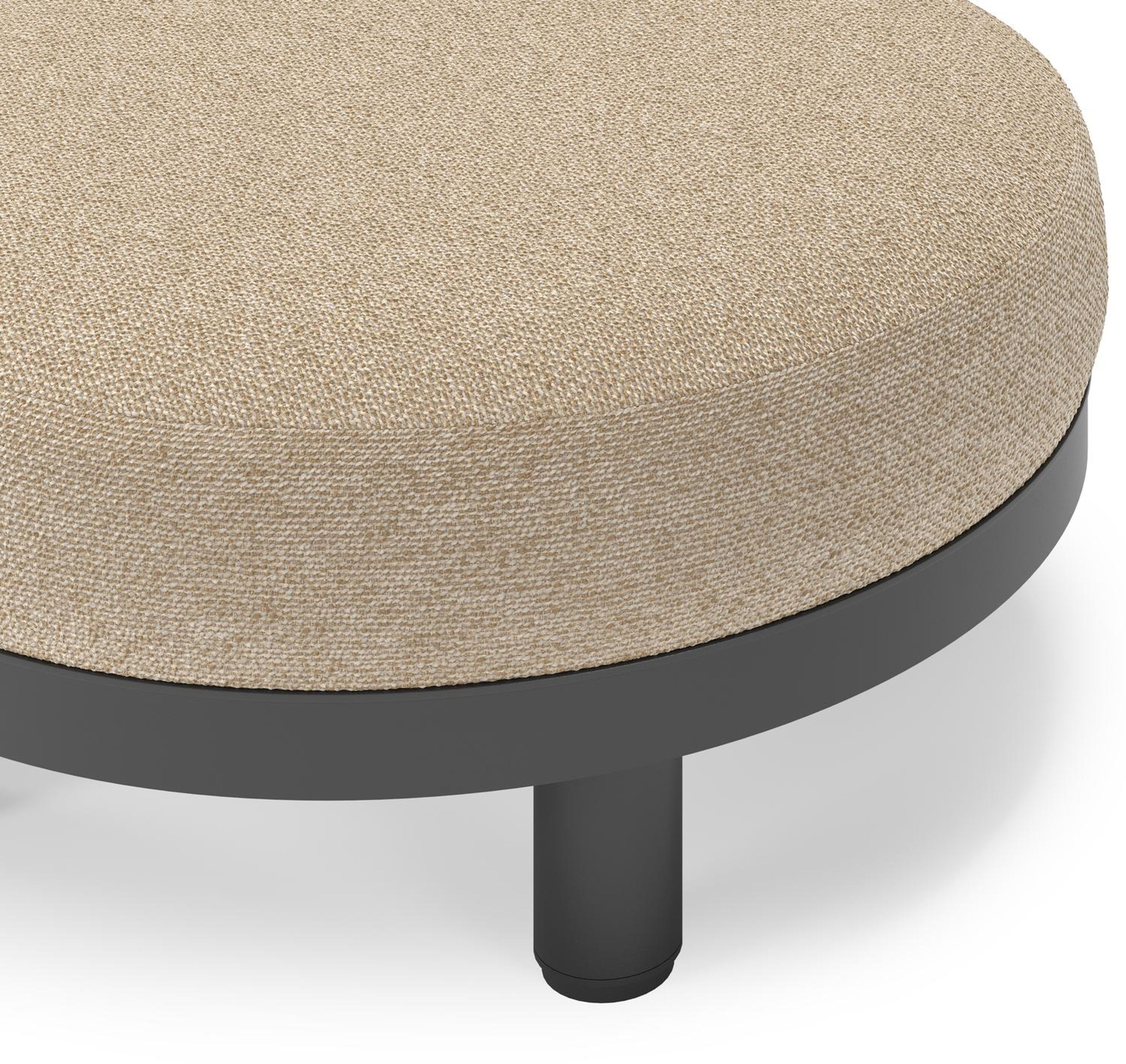 Donato lounge poef in zwart aluminium met All Weather Cosytica Madagascar Oak kussen