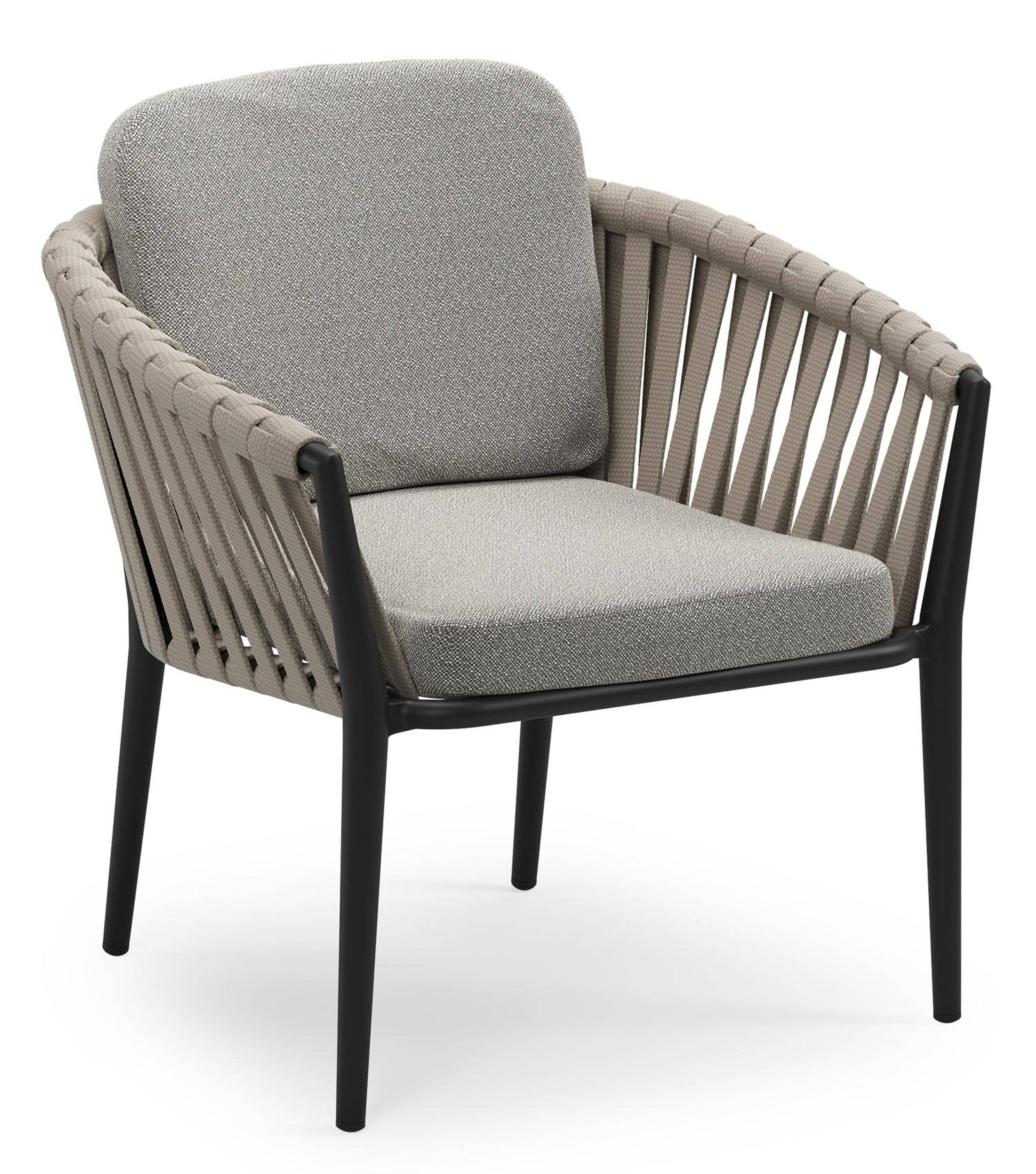 Orso low dining tuinstoel in zwart aluminium en beige verticaal geweven luxe vlakke brede rope met stoelkussen in All Weather Sunbrella® Luxe Savane Tunder