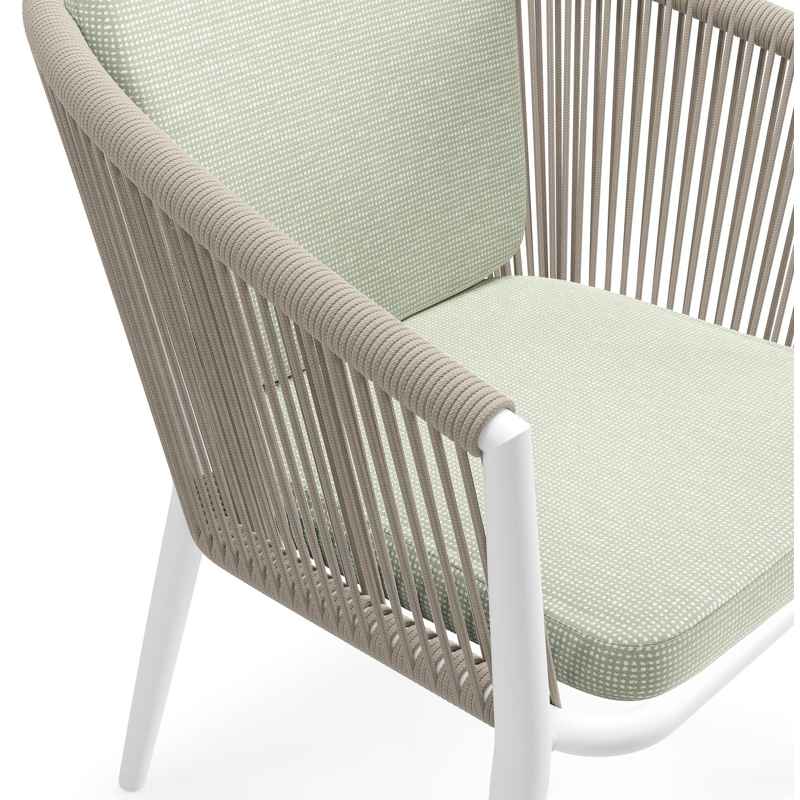 Orso tuinstoel in wit aluminium en beige verticaal geweven ronde rope met zitkussen in All Weather Sunbrella® Luxe Slow Spirea
