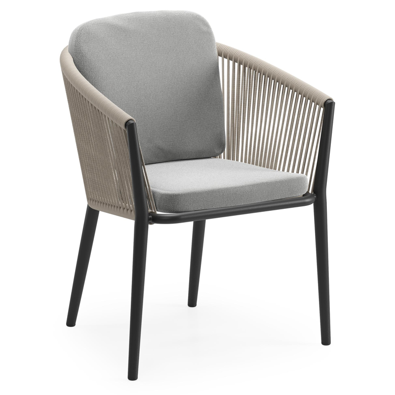 Orso tuinstoel in zwart aluminium en beige verticaal geweven ronde rope met luxe zitkussen in All Weather Sunbrella® Luxe Savane Grey