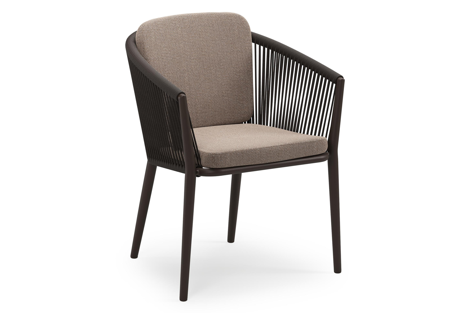 Orso stapelbare tuinstoel in donkerbruin aluminium en donkerbruin verticaal geweven ronde rope met stoelkussen in All Weather Sunbrella® Luxe Savane Earth