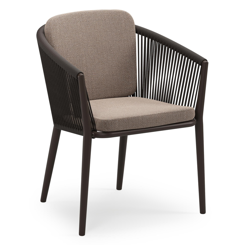 Orso stapelbare tuinstoel in donkerbruin aluminium en donkerbruin verticaal geweven ronde rope met stoelkussen in All Weather Sunbrella® Luxe Savane Earth