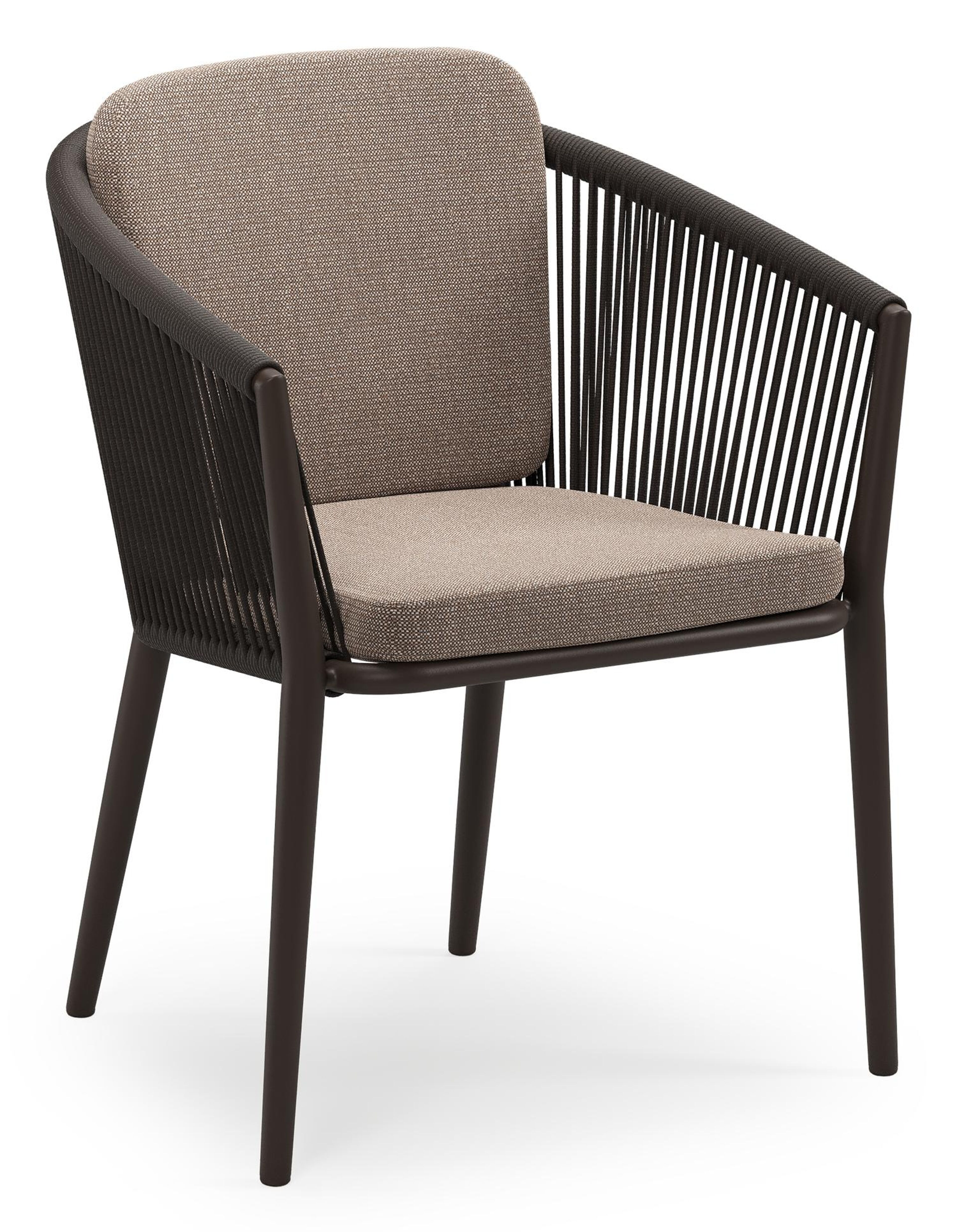 Chaise de jardin empilable Orso en aluminium brun foncé et corde ronde tissée verticalement brun foncé avec coussin en All Weather Sunbrella® Luxe Savane Earth